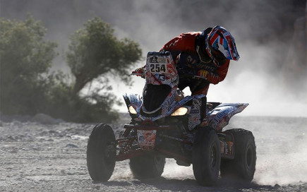 Российский спортсмен Сергей Карякин лидирует на ралли Dakar 2017!