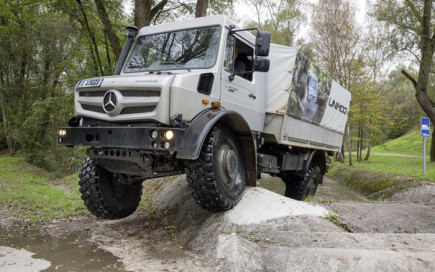 Mercedes-Benz представил новые многофункциональные тяжелые внедорожники Unimog