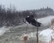 Неудачный снегоходный дрифт
