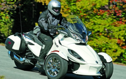 КОМПАНИЯ BRP ОТЗЫВАЕТ ВСЕ ТРИЦИКЛЫ CAN-AM SPYDER RT 2013